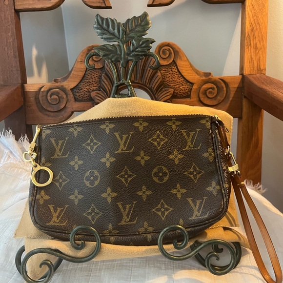 Louis Vuitton Monogrammed Wristlet “Pouchette” - Picture 2 of 9